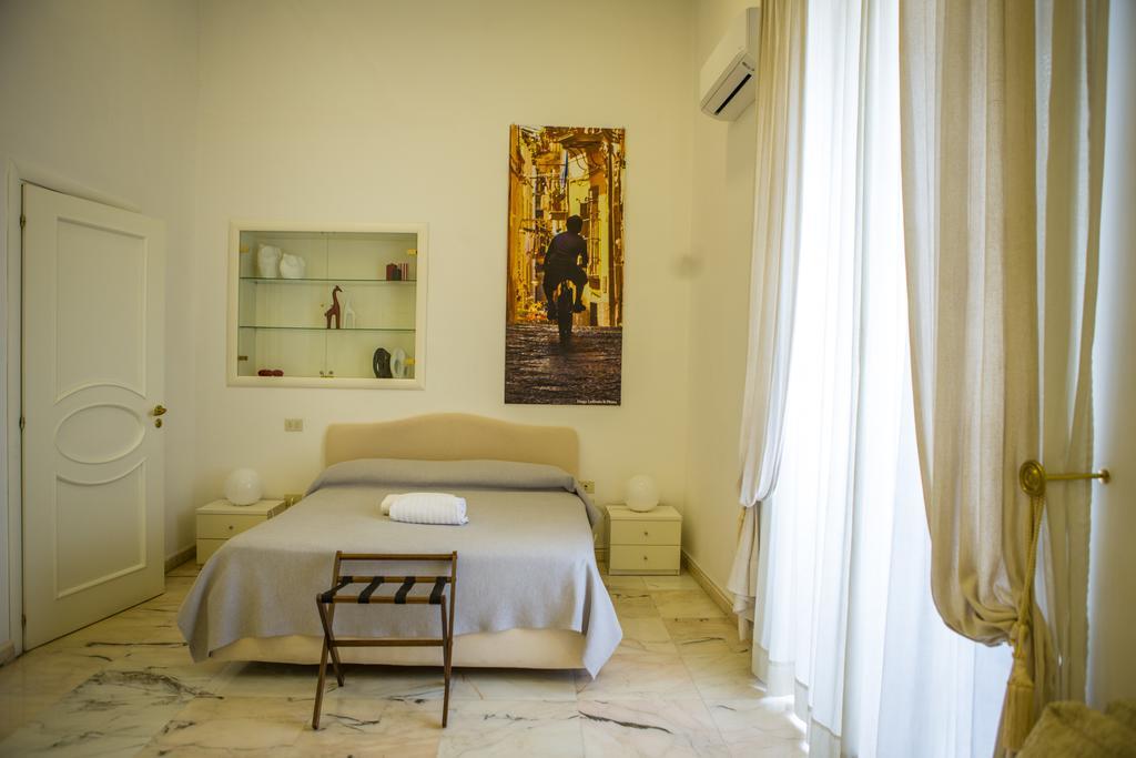B&B Palazzo Ruffo Di Bagnara เนเปิลส์ ภายนอก รูปภาพ