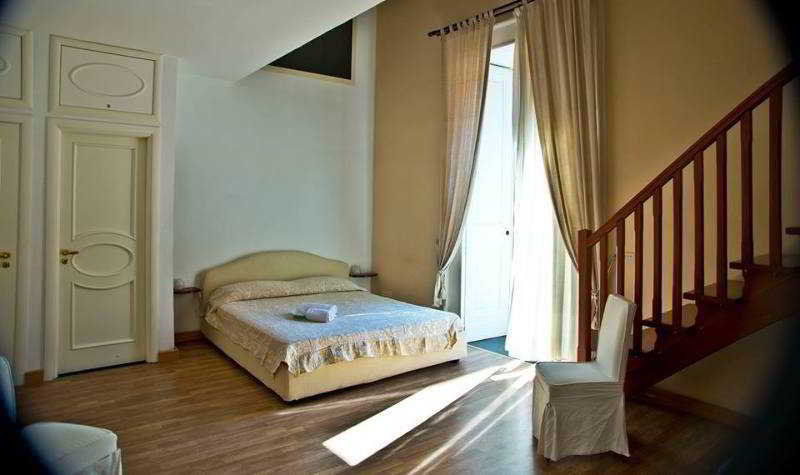 B&B Palazzo Ruffo Di Bagnara เนเปิลส์ ภายนอก รูปภาพ